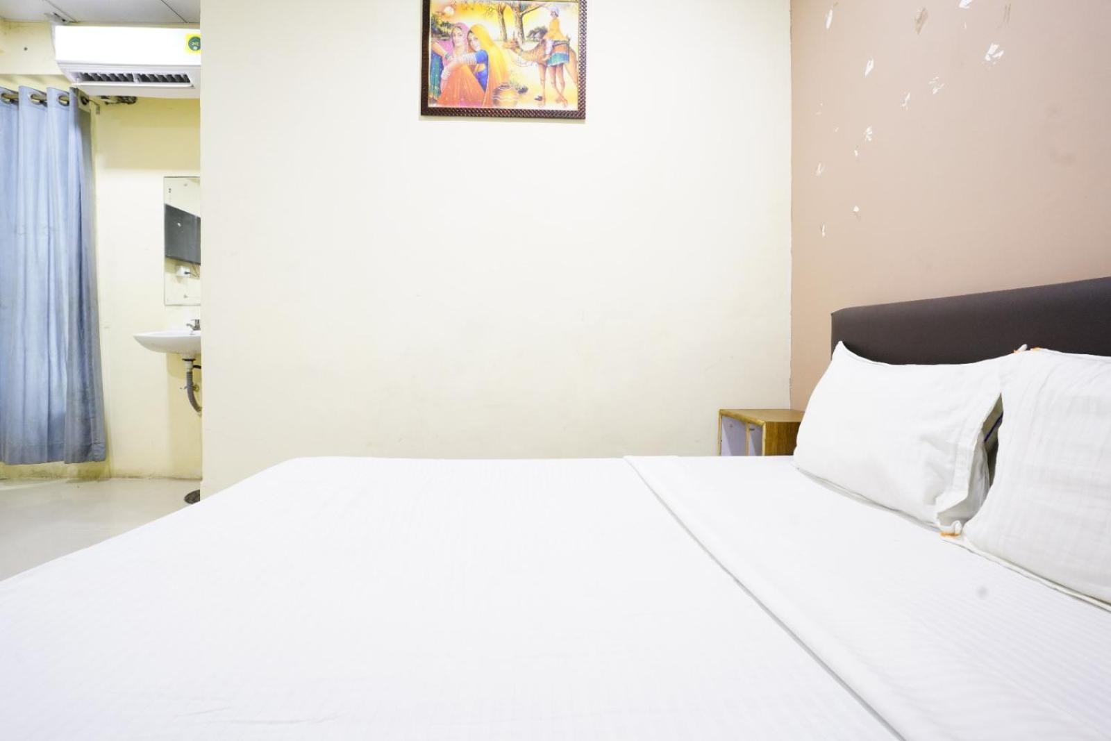 Hotel Nova Rooms Atlanta Shopping Surat Exteriör bild